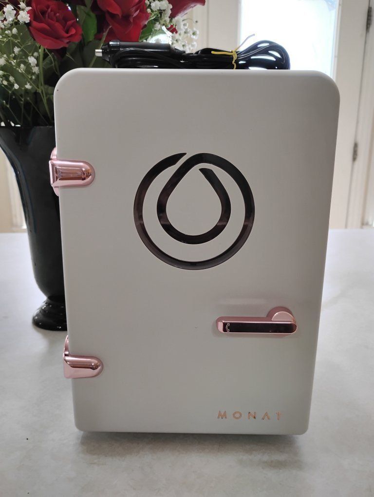 Limited Edition Monat Skincare Thermoelectric Mini Fridge Cooler White
