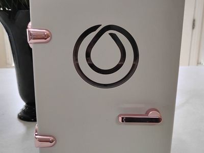 Limited Edition Monat Skincare Thermoelectric Mini Fridge Cooler White