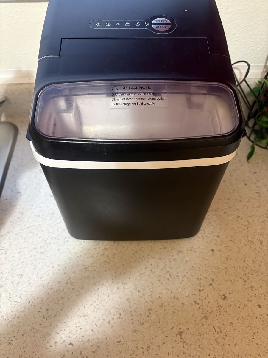 ICE MAKER