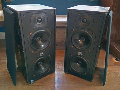 Bowers and Wilkins DM1400 Speakers