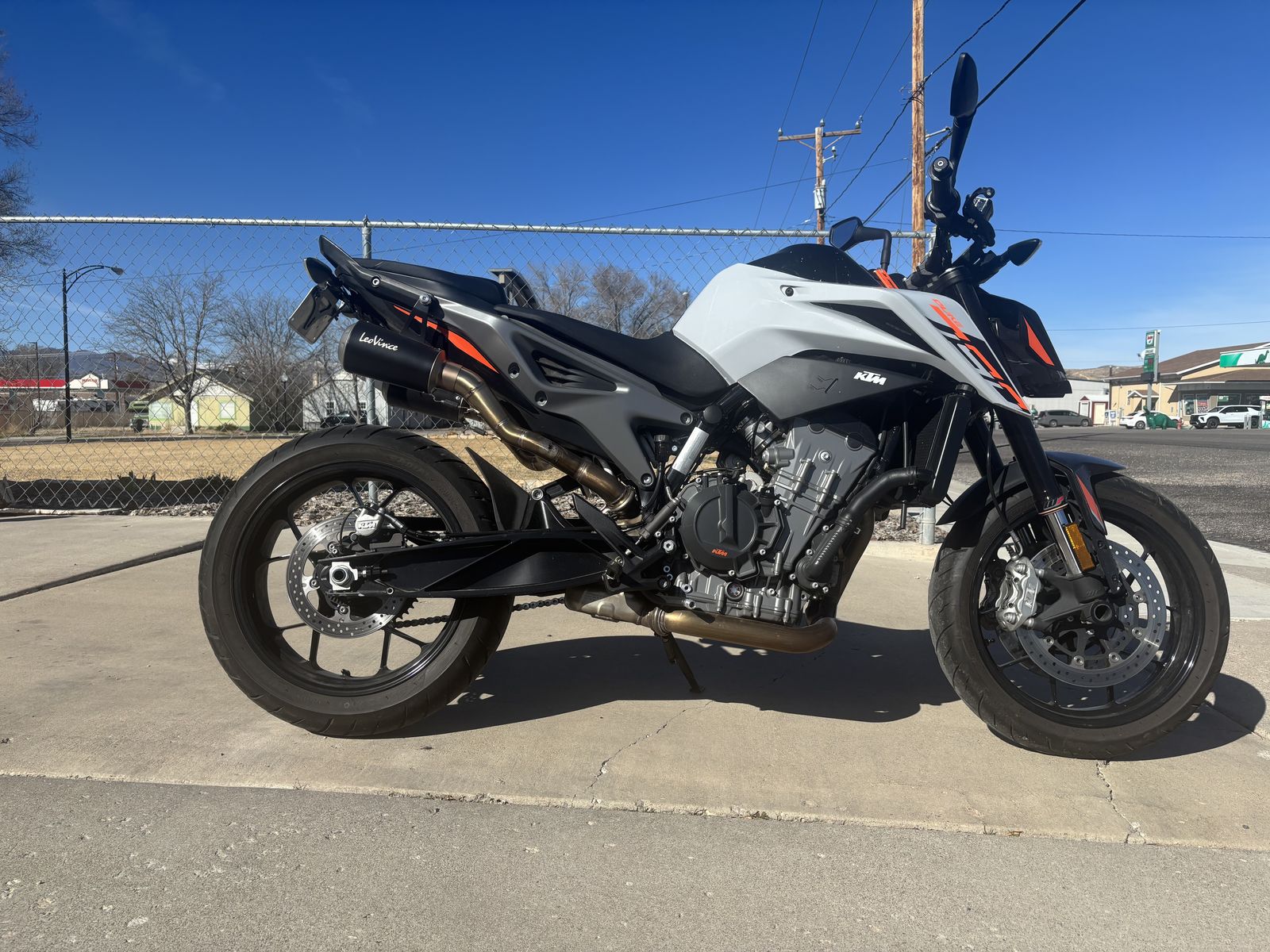 2023 KTM 790 Duke.