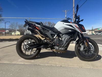 2023 KTM 790 Duke.