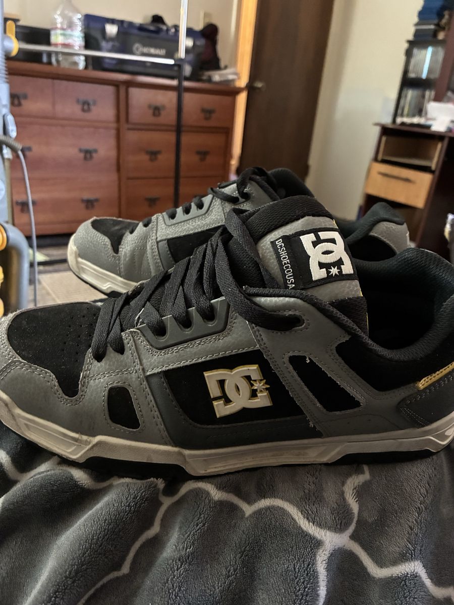 DC Shoes Men's Black and Grey Skateboarding Sneakers Size 12