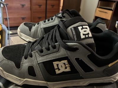 DC Shoes Men's Black and Grey Skateboarding Sneakers Size 12
