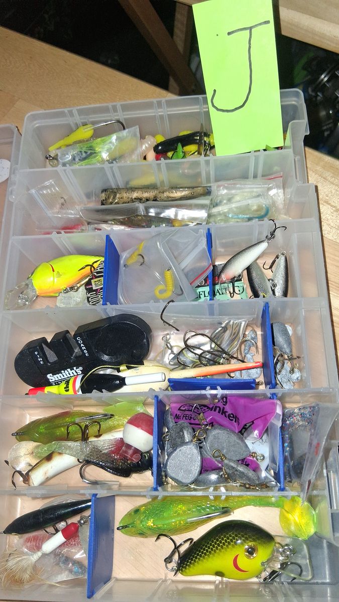FISHING LURES AND WEIGHTS "J"