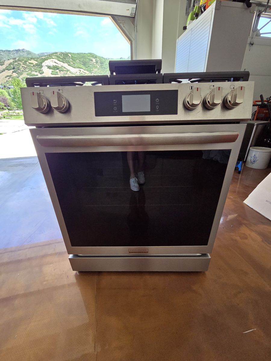 Frigidaire 30 in gas range