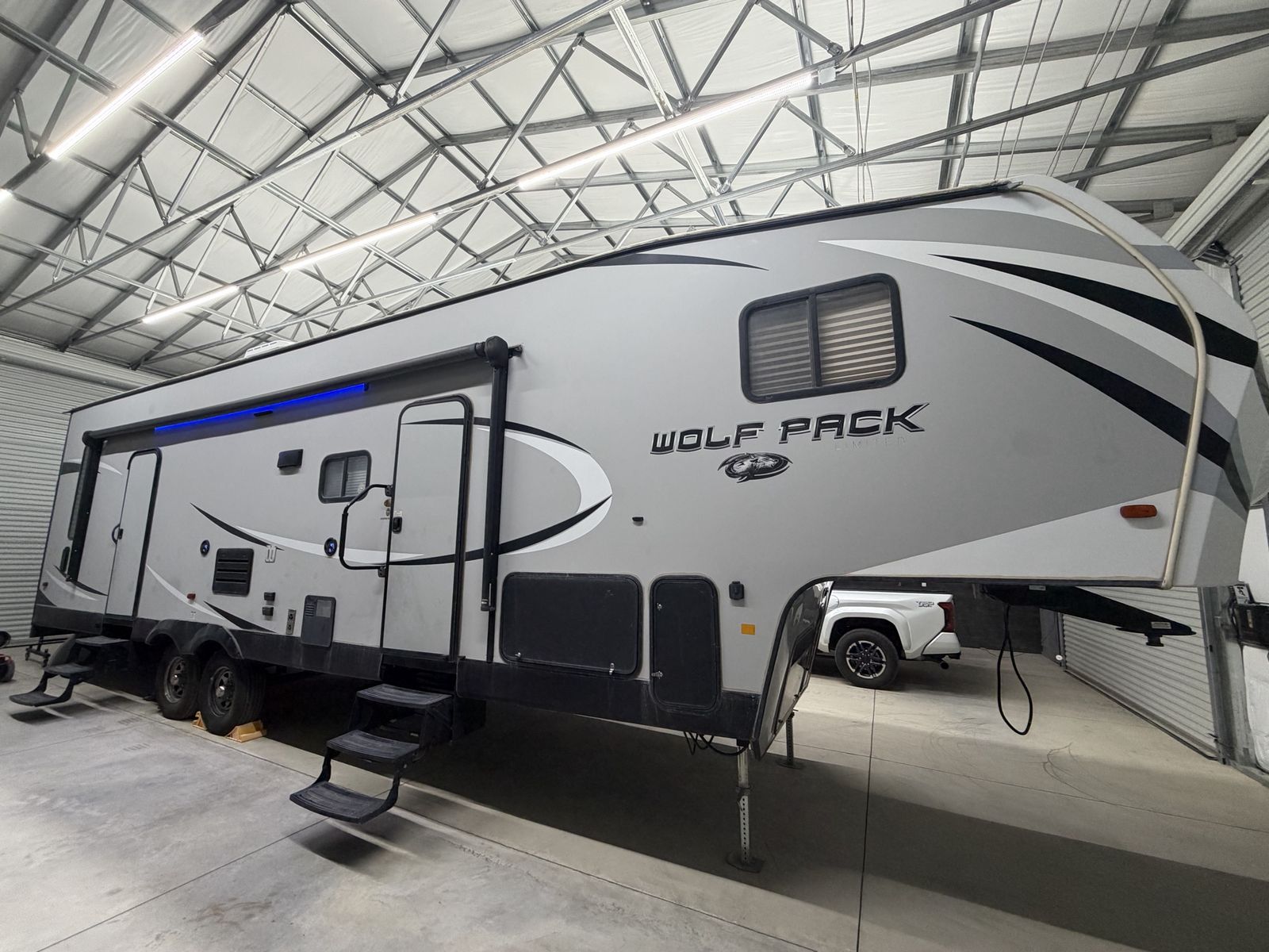 2018 Wolfpack Limited Toyhauler