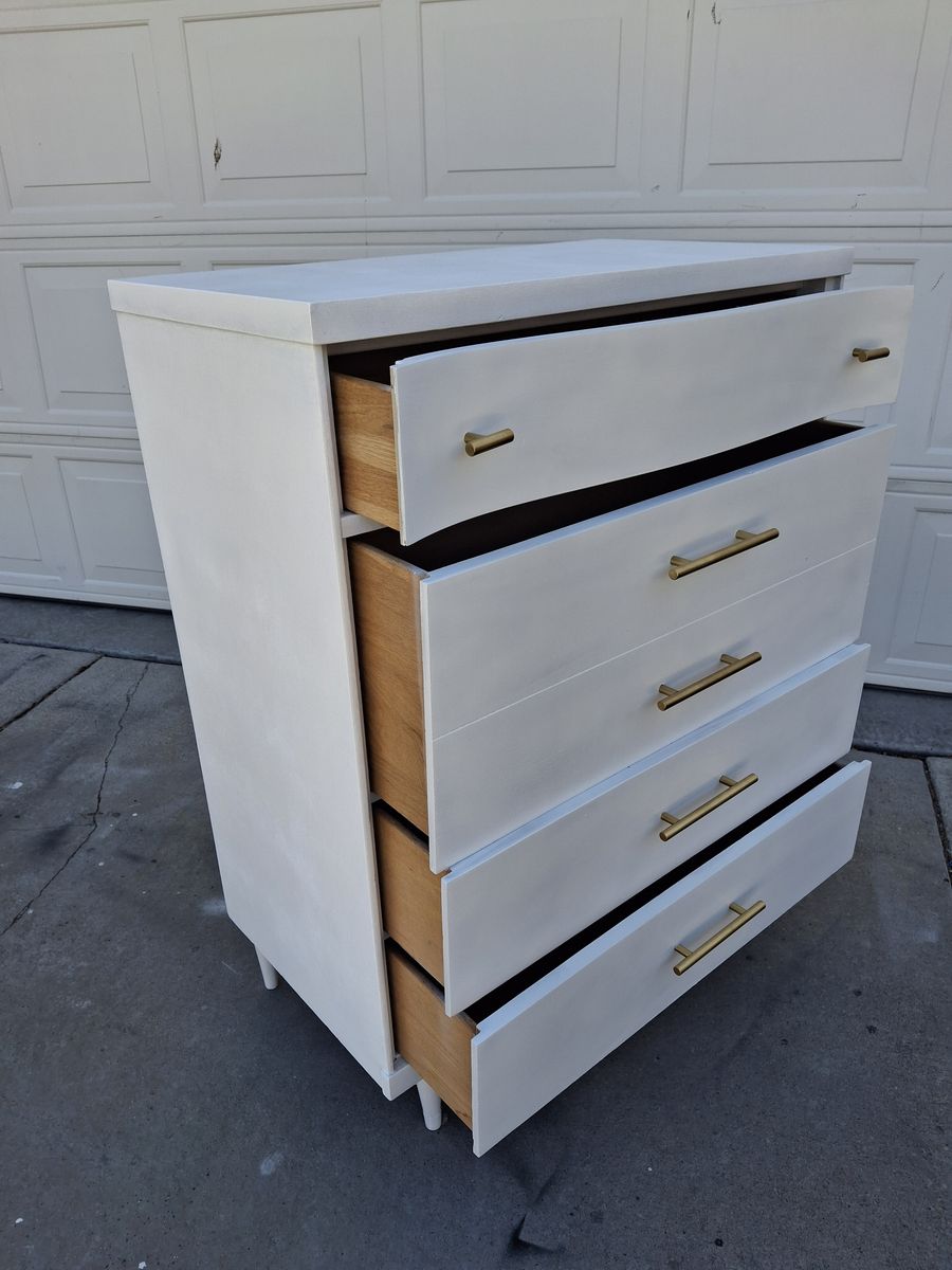 1950 real wood white 4 drawers dresser/ronel