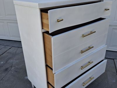 1950 real wood white 4 drawers dresser/ronel