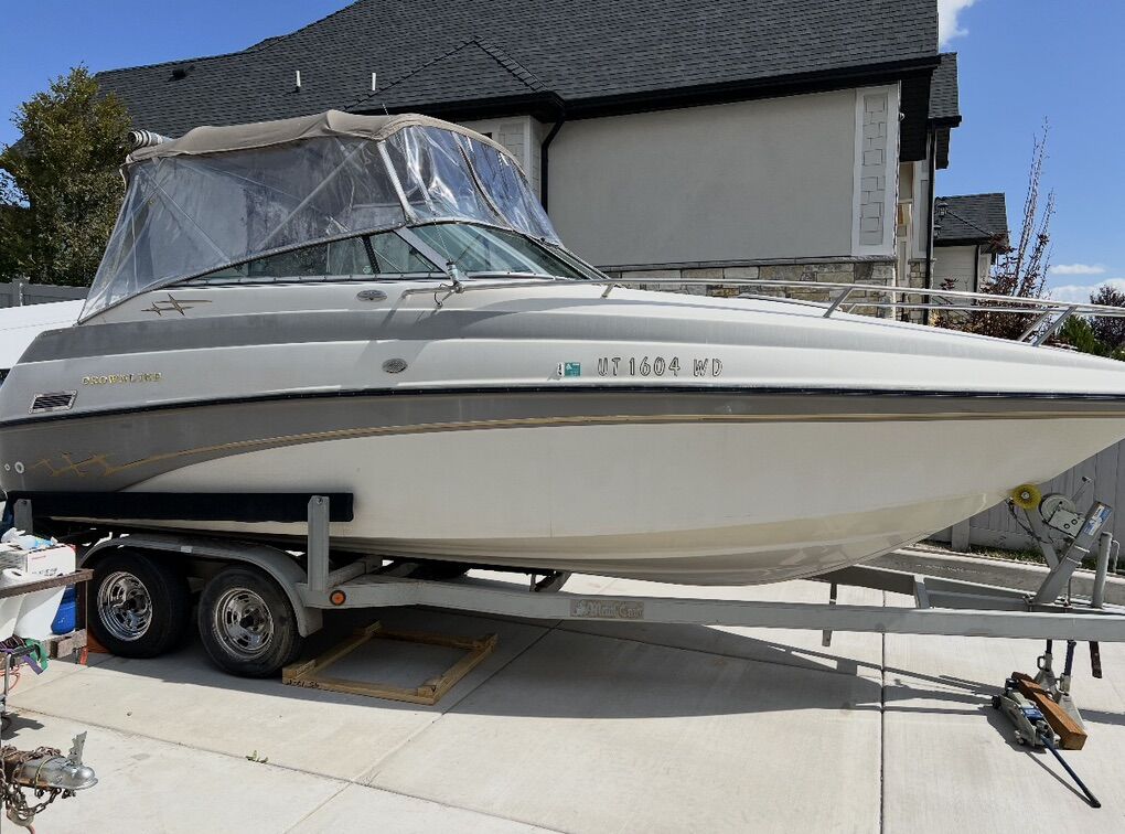 2000 Crownline 230 CCR Cuddy Cabin