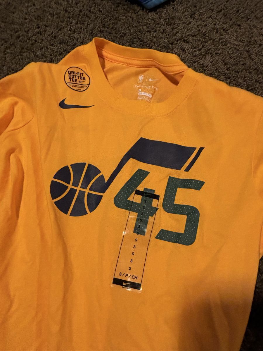 Nike Dri-FIT Utah Jazz Basketball #45 Graphic Tee Shirt Youth S/P/CH Orange NBA new