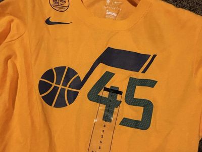 Nike Dri-FIT Utah Jazz Basketball #45 Graphic Tee Shirt Youth S/P/CH Orange NBA new
