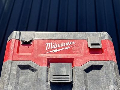 Milwaukee M18 Cordless Wet/Dry Vacuum Box