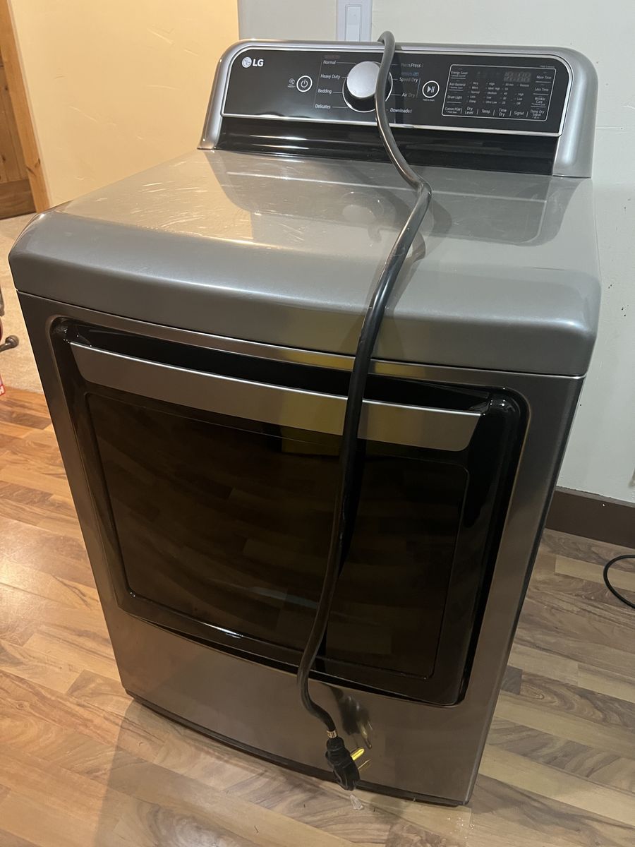LG Smart Washer & Dryer Set – Excellent Condition – Barely Used