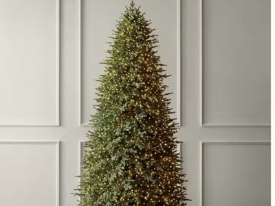 Viral grand duchess Pre-Lit Artificial Christmas Tree