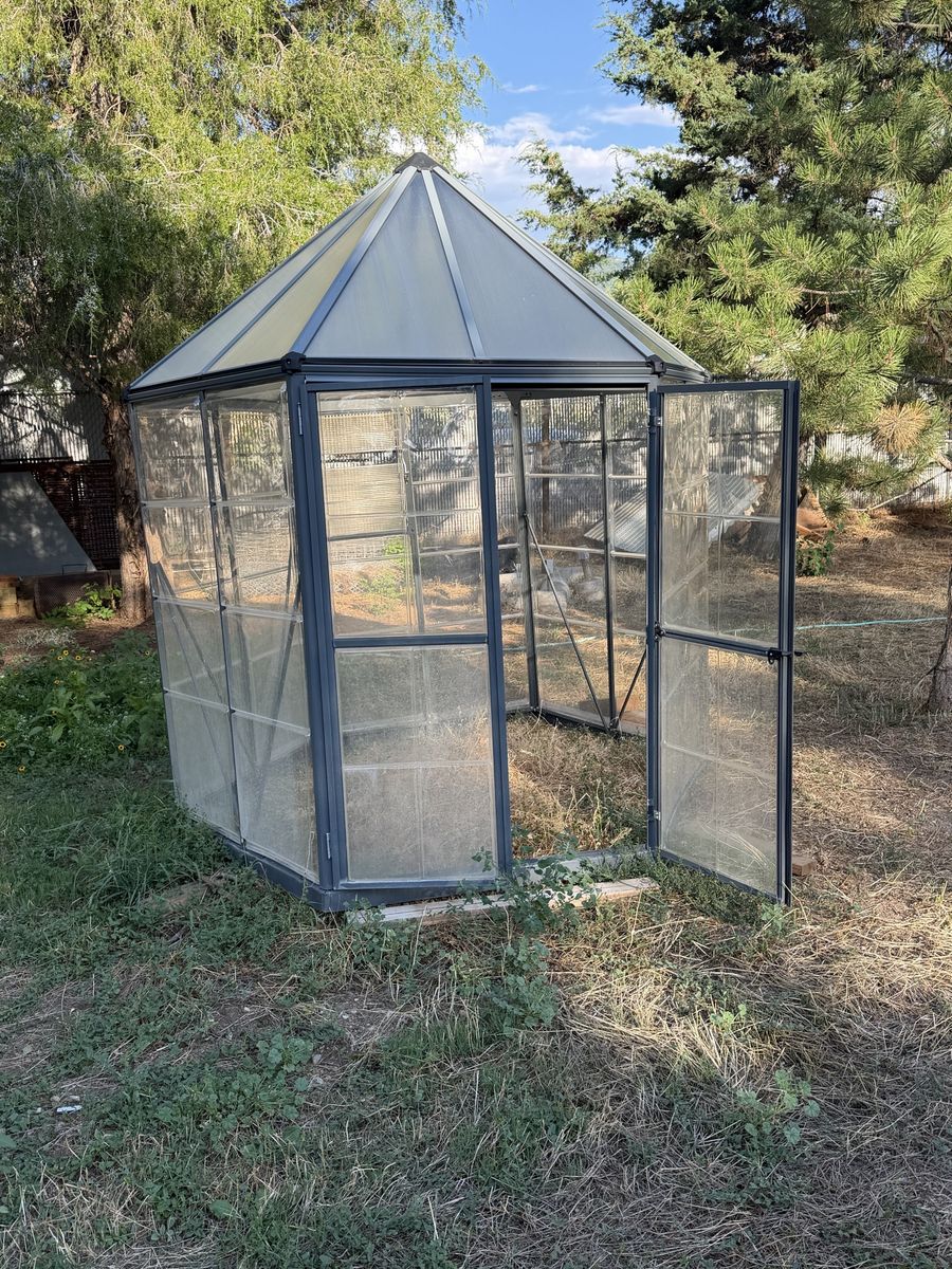 Hexagonal Polycarbonate Greenhouse Outdoor Garden Plant Growth House