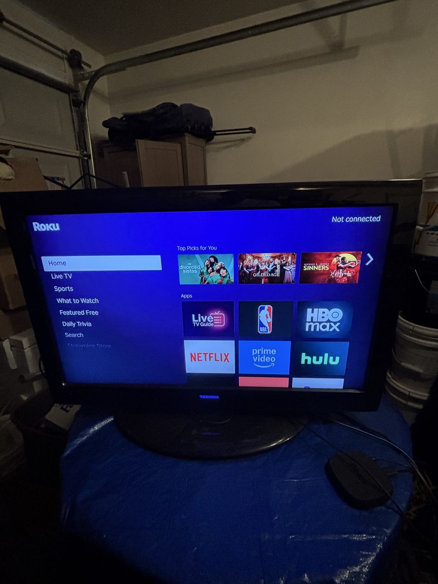 Toshiba 40E200U2 40" HD LED TV with Roku Smart TV capabilities
