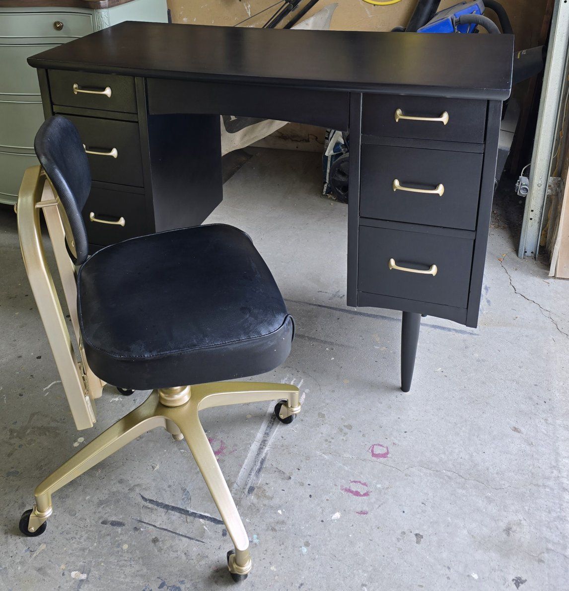 Main image 6