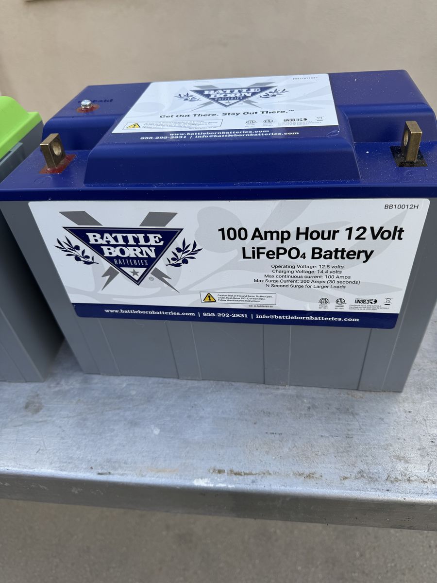 Battle Born lithium LiFePO4 100Ah 12 V batteries