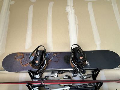 GNU Carbon Credit 153cm Snowboard with Bindings - Good Condition All-Mountain Freestyle