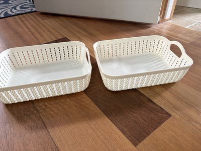 2 Off-white Small Curver Knit Plastic Baskets
