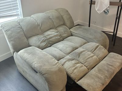 Electric Reclining Loveseat. Motorized. Good condition