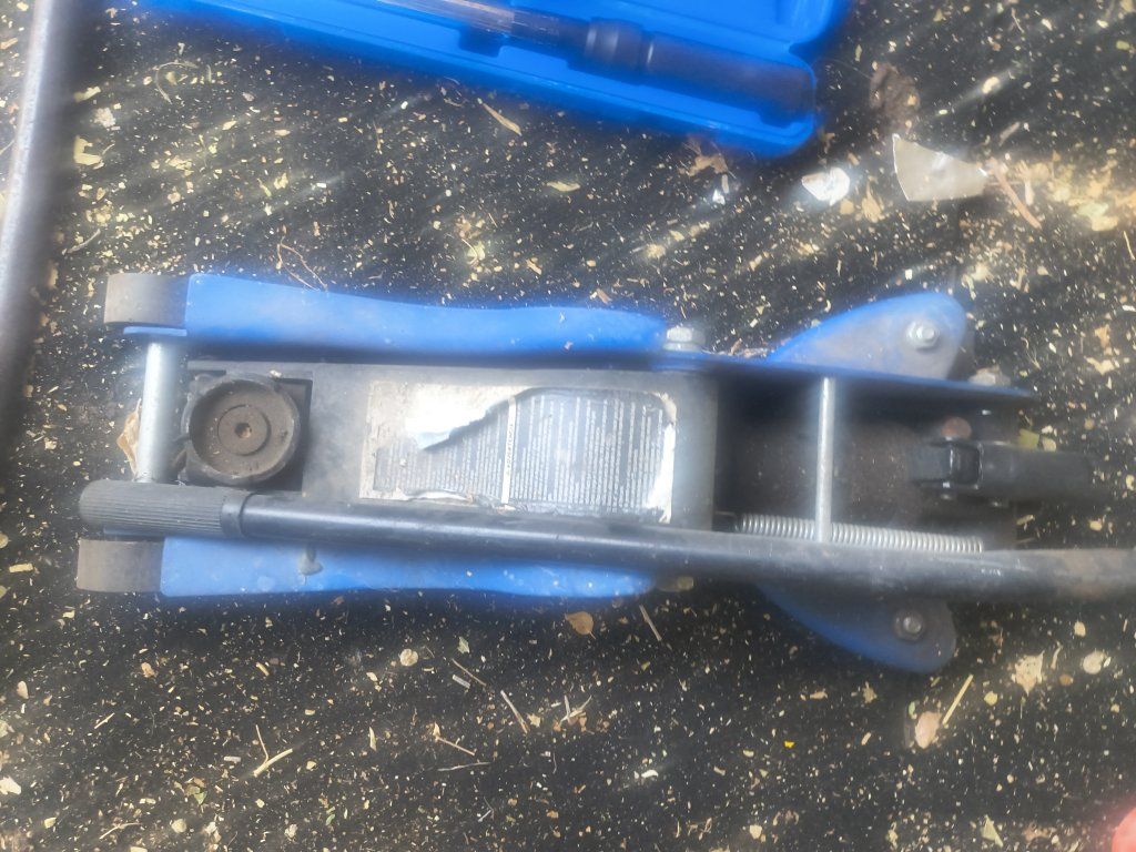 Portable Hydraulic Floor Jack - Blue