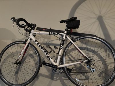 Trek Lexa Women’s White Road Bike with Bontrager Components & Accessories