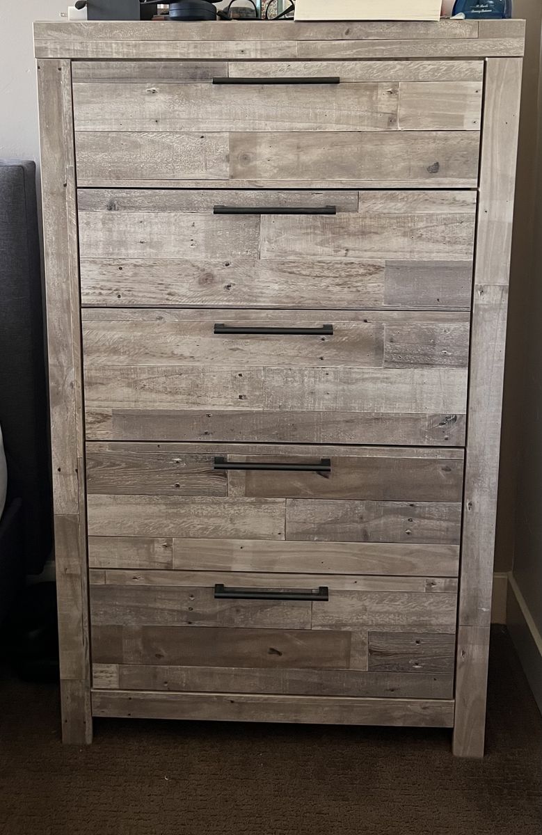 Like-New 5 Drawer Dresser!
