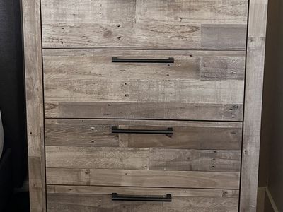 Like-New 5 Drawer Dresser!