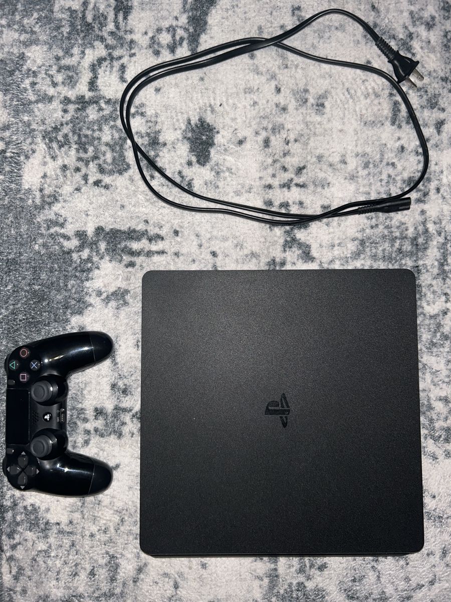 PS4 Slim w/ controller