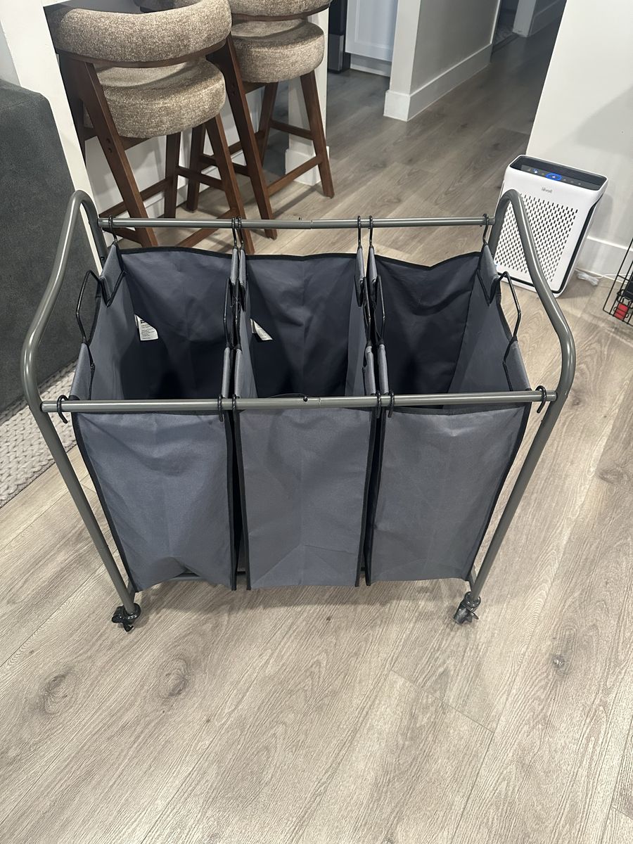 Laundry hamper