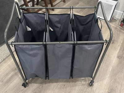 Laundry hamper
