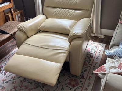 Brand New Electric Recliner with Lift