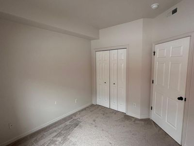 Bright, Furnished Private Room in Central Apartment (Utilities Included)