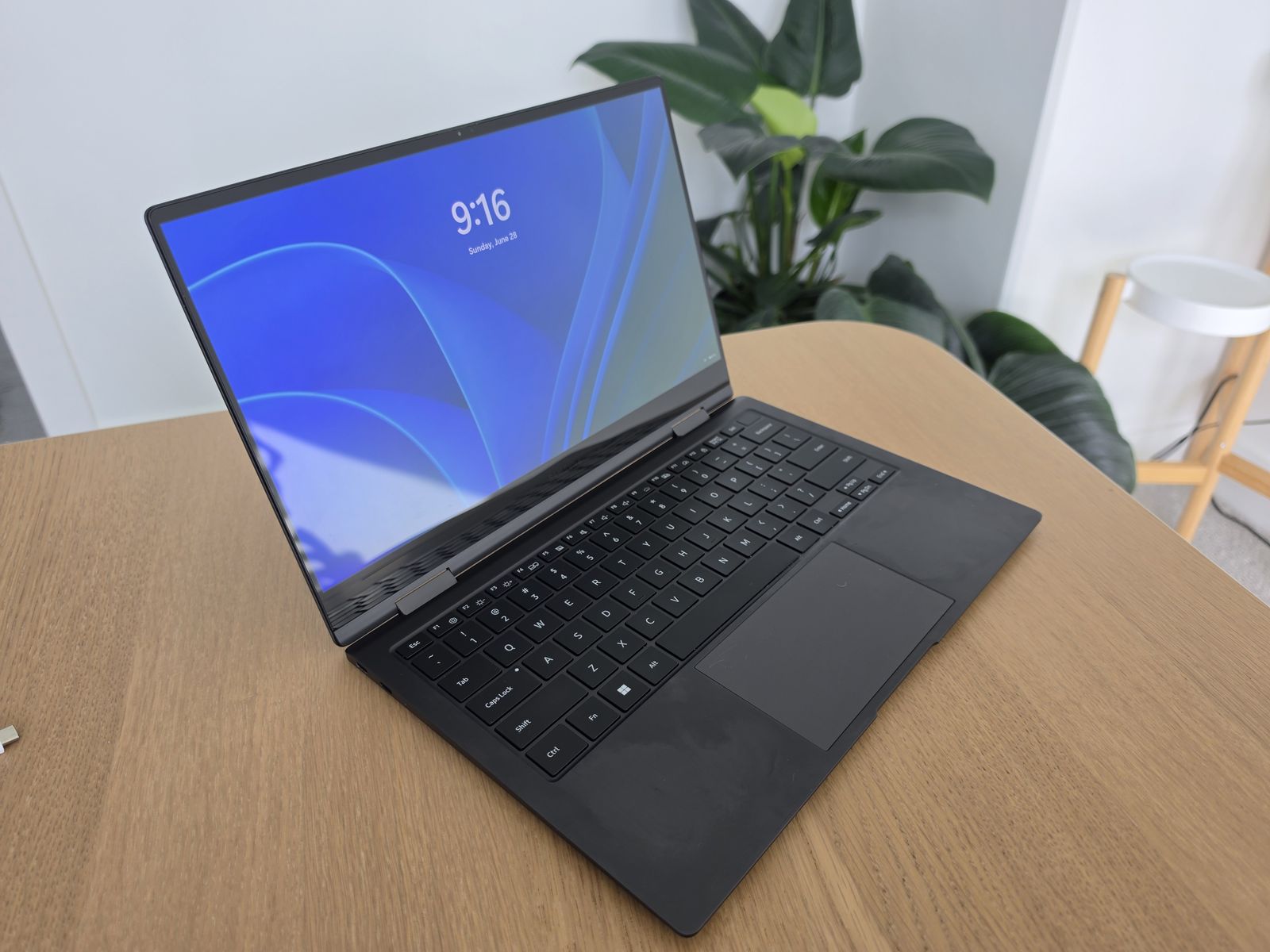 Samsung Galaxy Book2 Pro 360 13.3" FHD AMOLED Touchscreen Laptop/Tablet Intel i7 512GB 16GB RAM