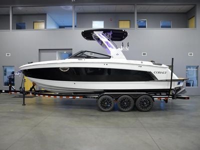 2025 Cobalt R8 SURF Boats