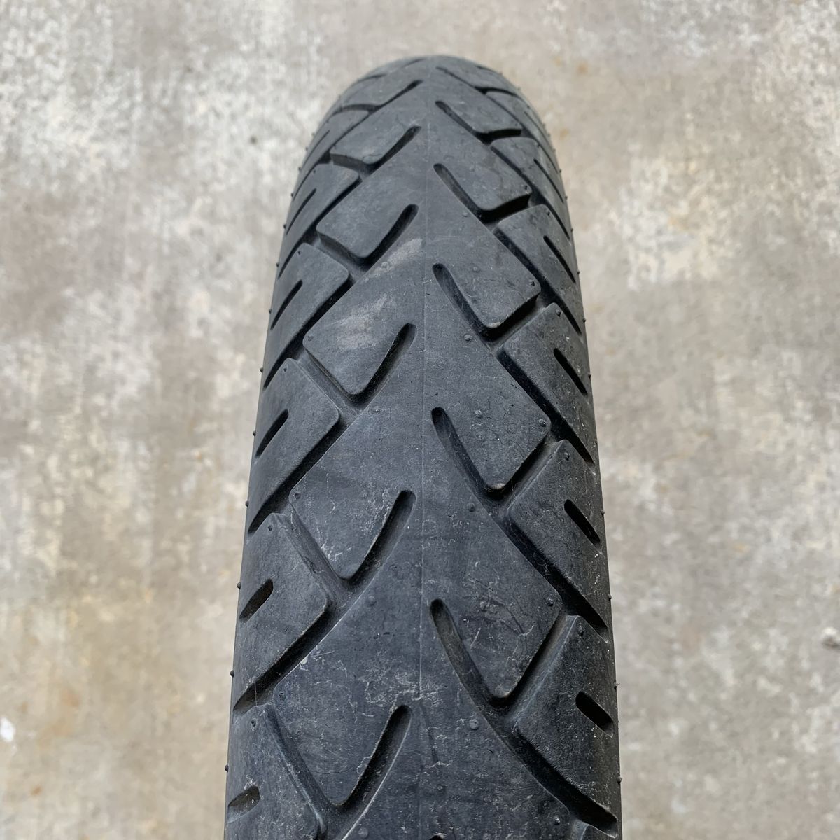 Metzeler ME 880 Marathon Front Motorcycle Tire 90/90-21 M/C 54H