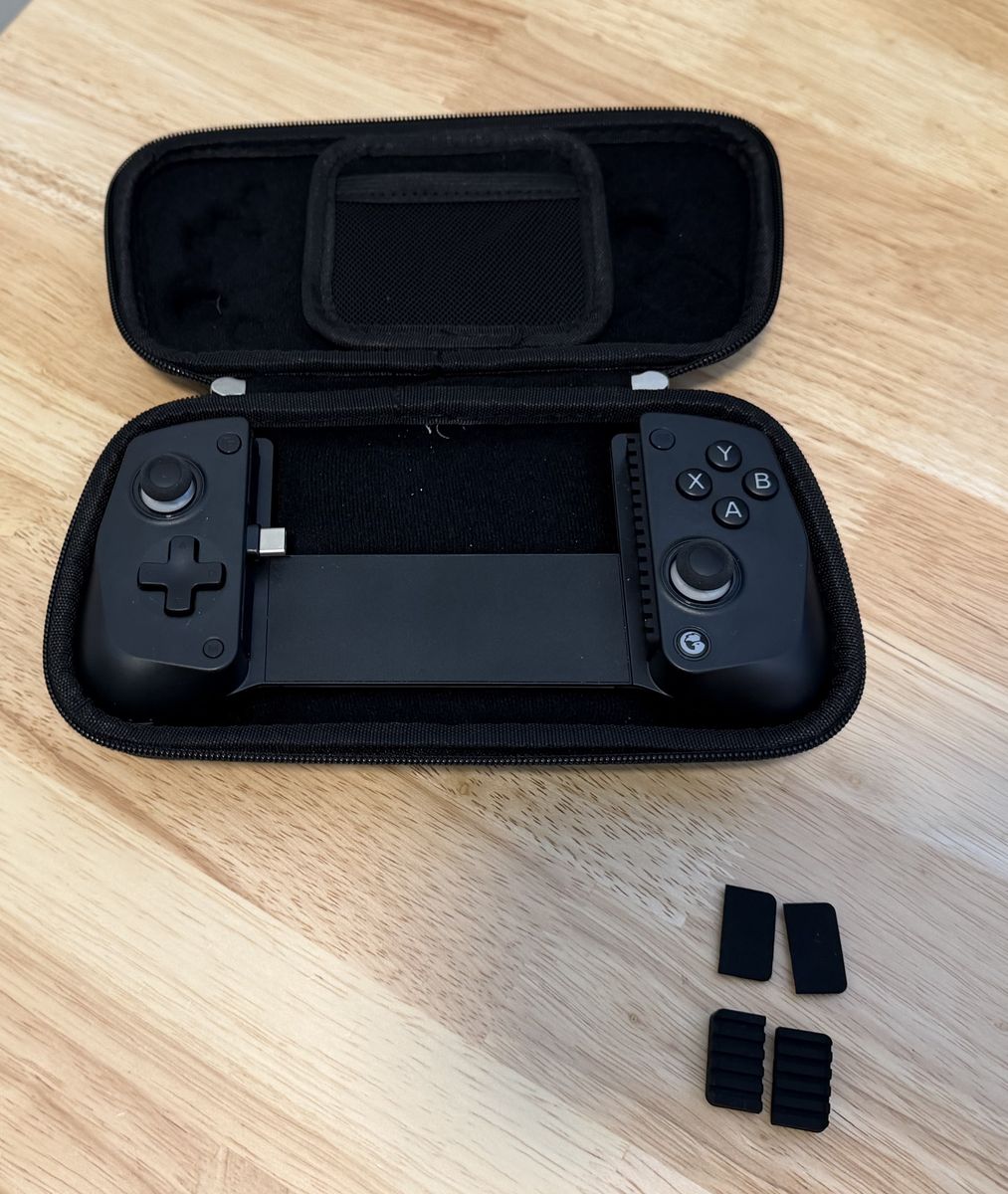 Gamesir X5 Lite Android/iPhone USB C controller with case