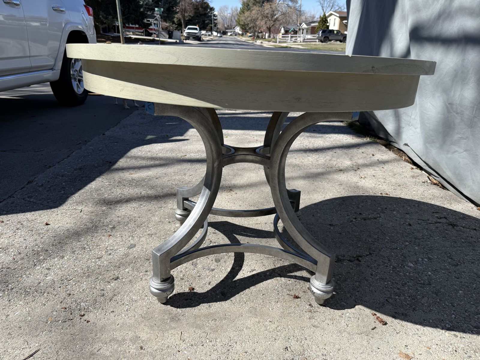 Round Table With Leaf