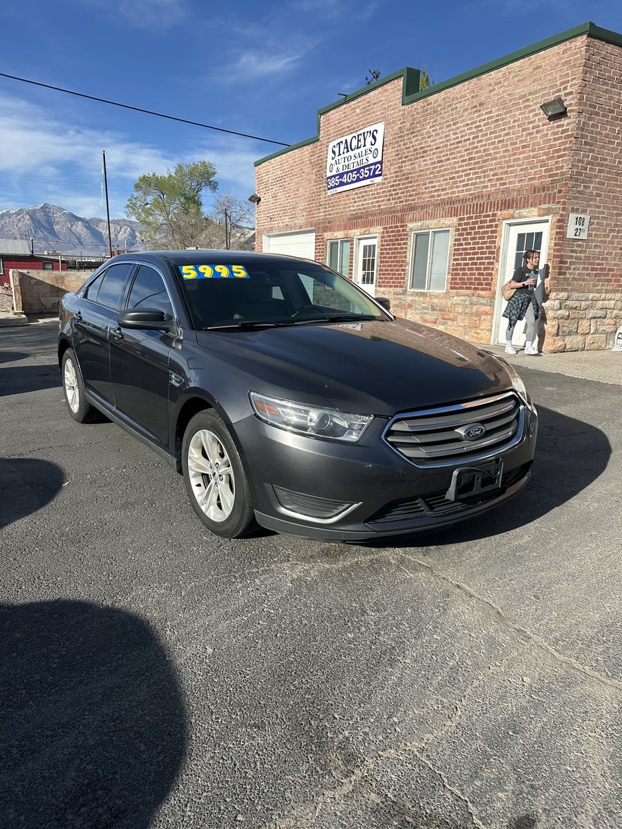 2017 Ford Taurus SE