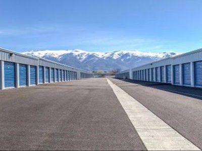 Storage Unit for rent 10’ x 30’