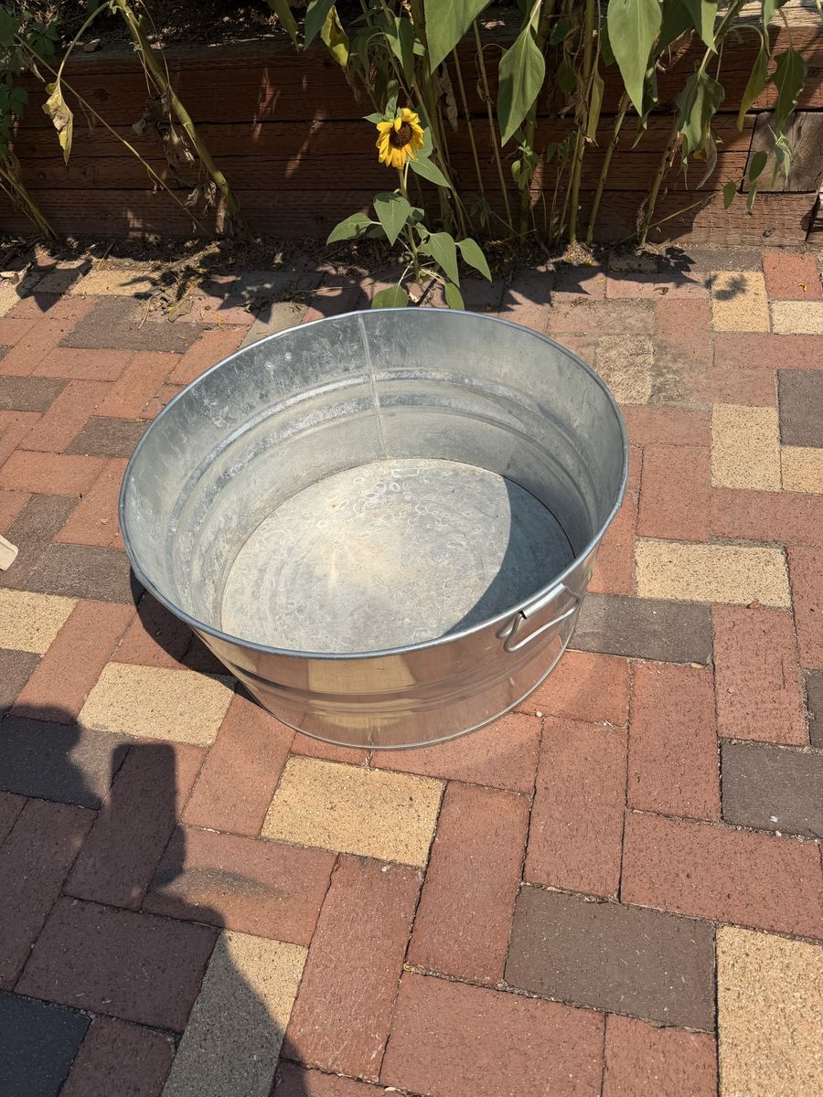 Behrens 17-Gallon Galvanized Steel Round Wash Tub Planter with Handles