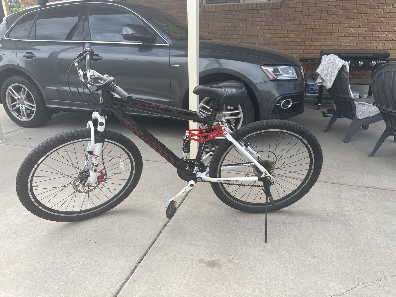 Shimano V2100 Mens Mountain Bike