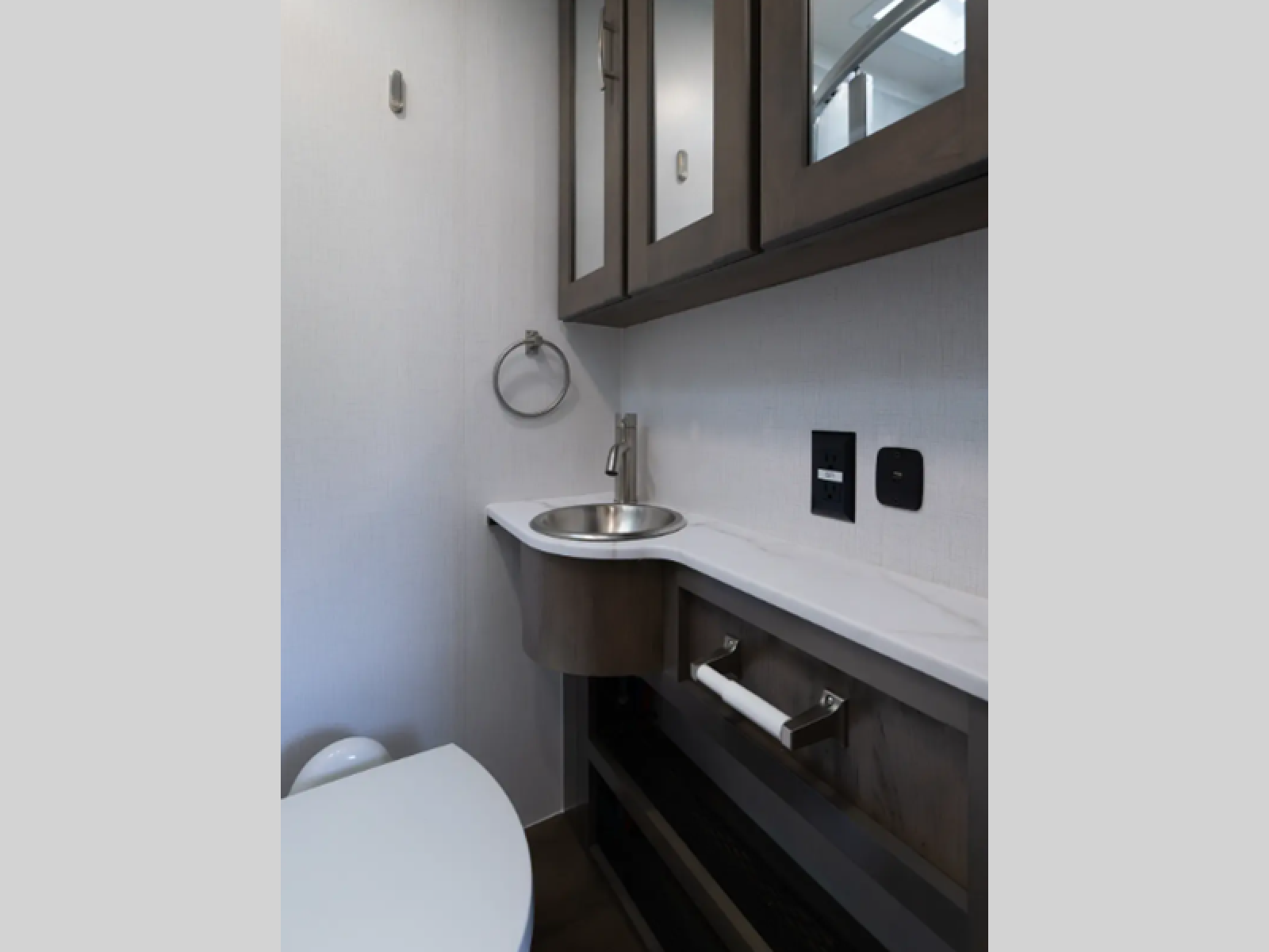 Main image 6