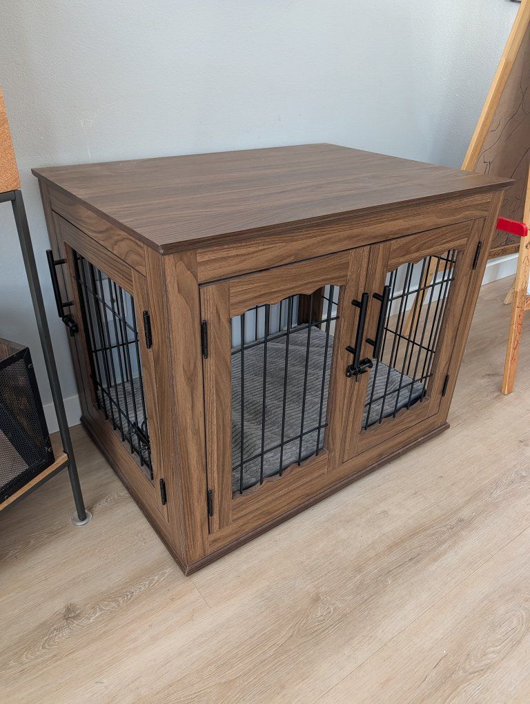 Modern wood/metal dog kennel (small/medium)