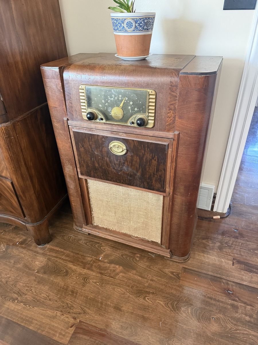 Old Zenith console radio and cabinet. I don’t know anything about it. Been used as a nightstand!