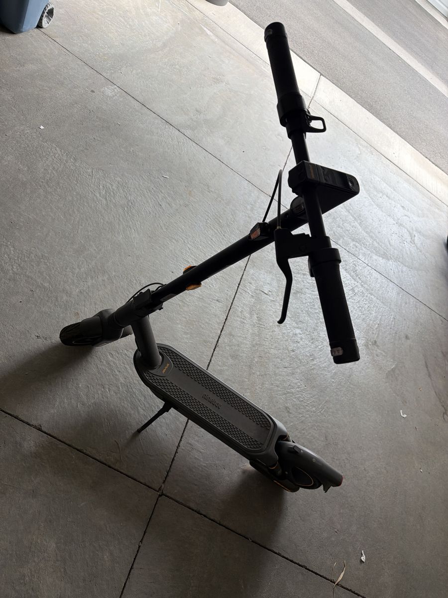Segway Ninebot MAX G2 Electric Scooter – Excellent Condition