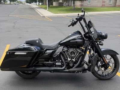Harley-Davidson Road King Special: Black, M8 114 engine, 2200 miles, ready to ride.