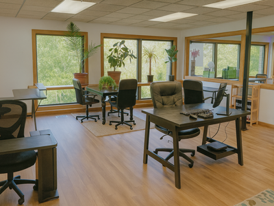 **🪑 Designated Desk in Quiet, Secure Office – $350/MONTH!